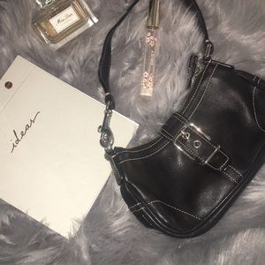 Black leather coach purse ✨ ✨AUTHENTIC✨